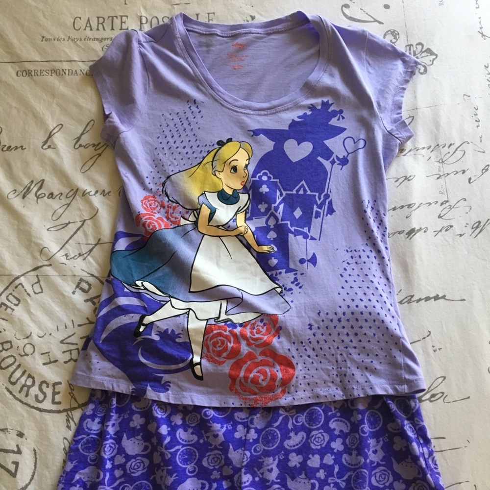 Disney Alice In Wonderland Pajama Set